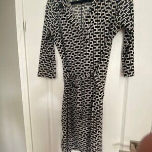 BLACK AND WHITE JERSEY DRESS